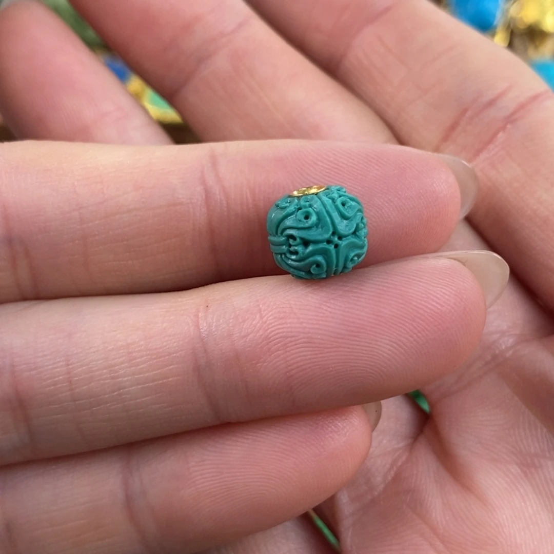 绿松石未镶嵌。彼岸花