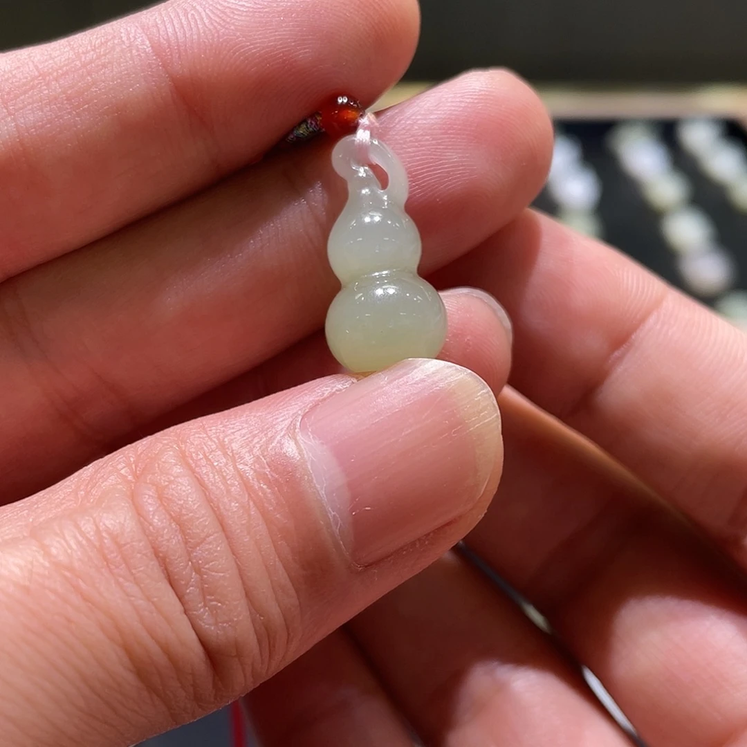 和田玉未镶嵌颈饰小葫芦