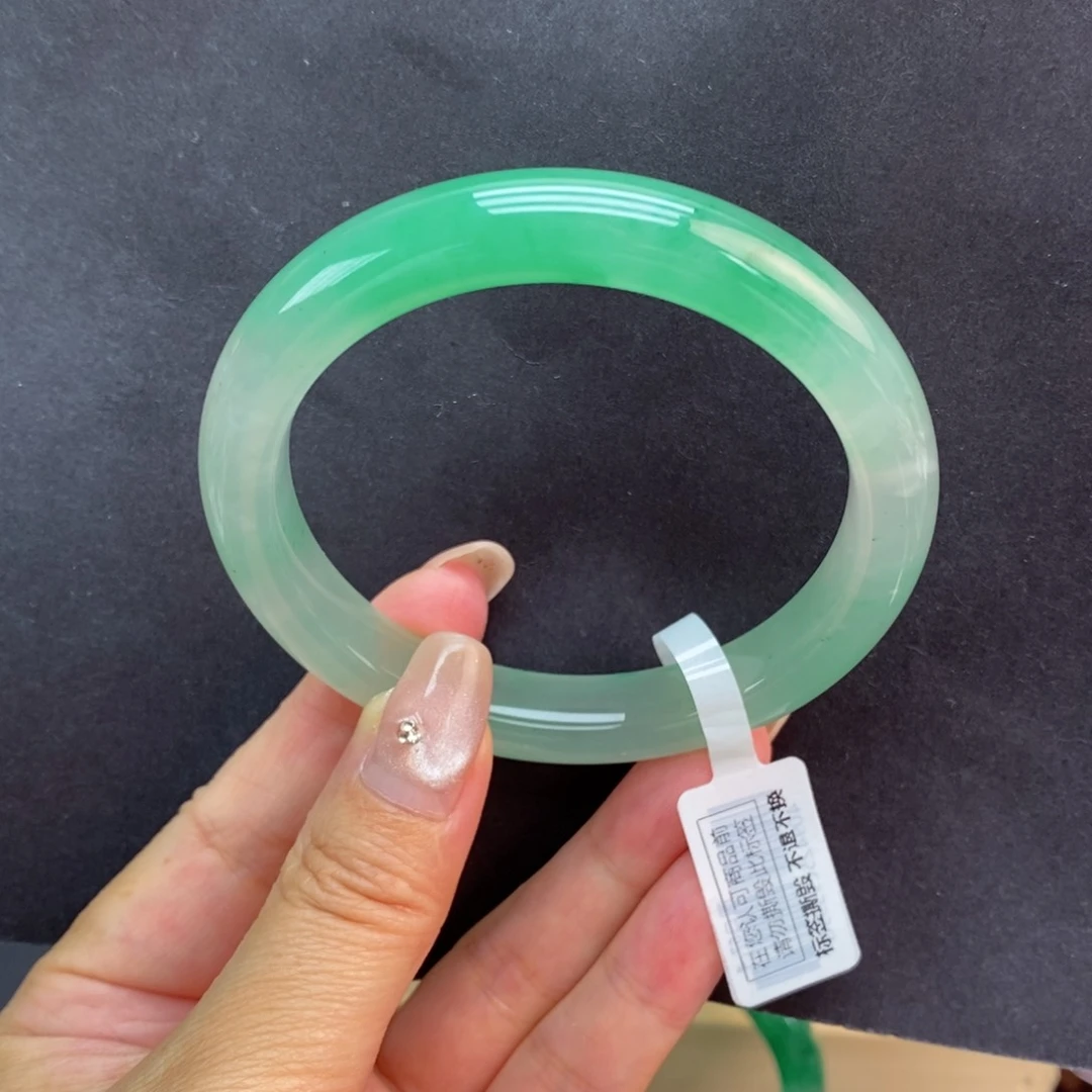 石英质玉手镯未镶嵌琴