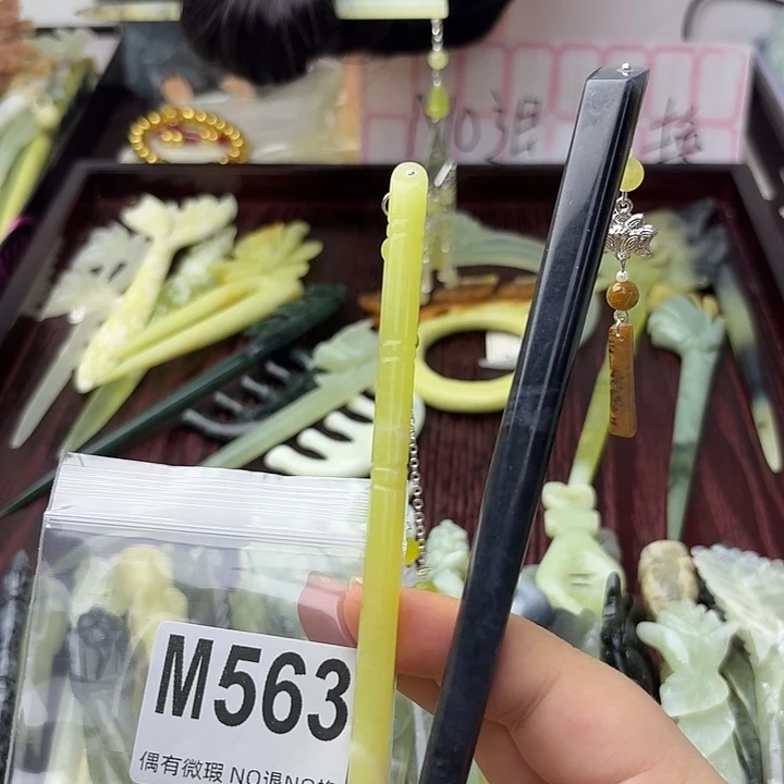 乔***玮蛇纹石玉合金发饰