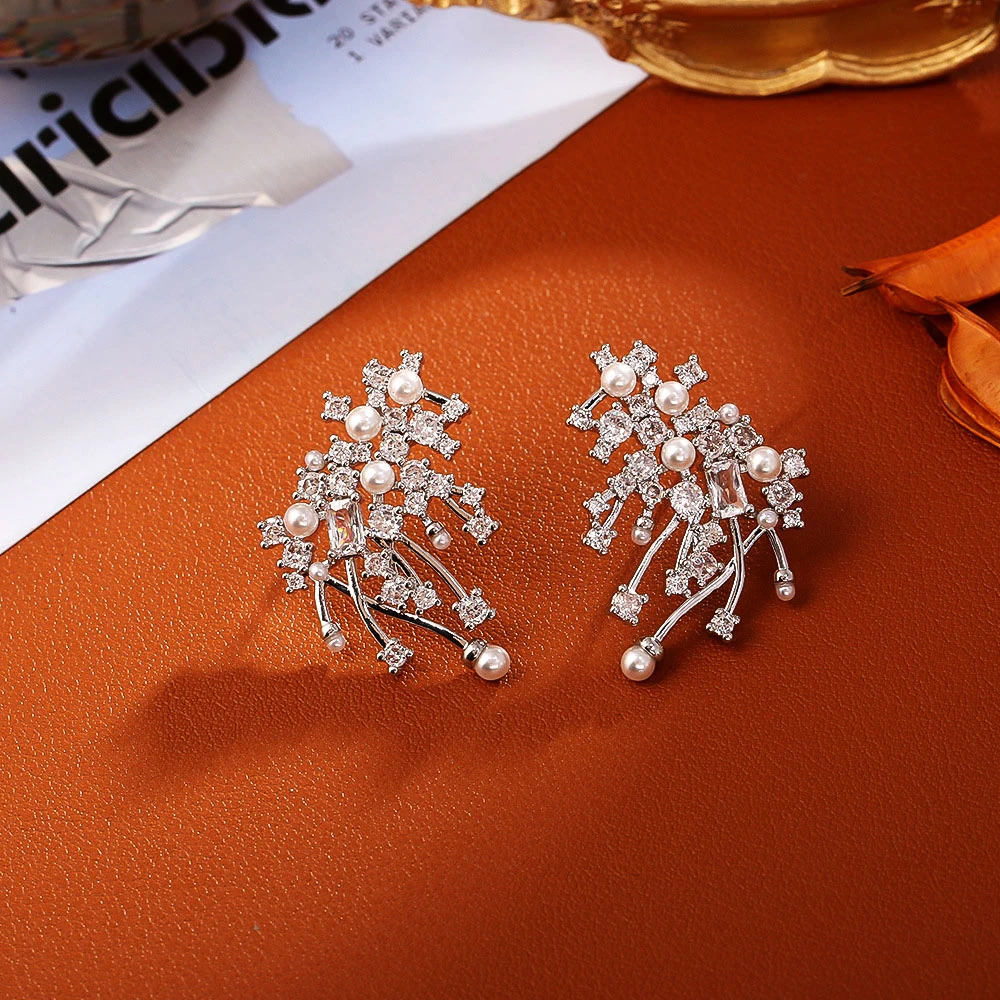 铜合金锆石耳饰 短发明星同款重工璀璨星云18K厚镀锆石花朵耳钉