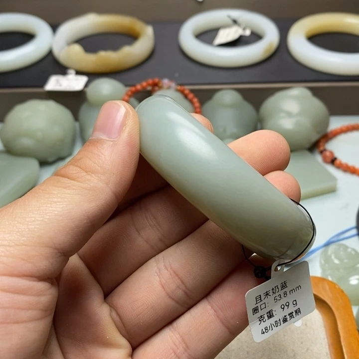 和田玉未镶嵌手镯且末奶蓝大宽胎54