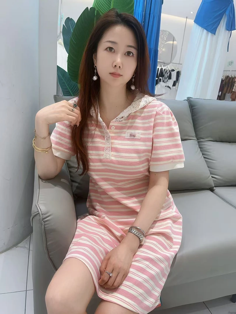 2025年新款收腰短袖休闲T恤裙小个子气质蕾丝帽连衣裙HJ-2141