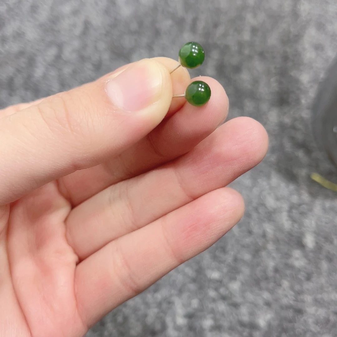 和田玉耳钉。k k银S925镶嵌