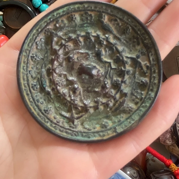 韭***…瓷片在这个社会是不允许有人