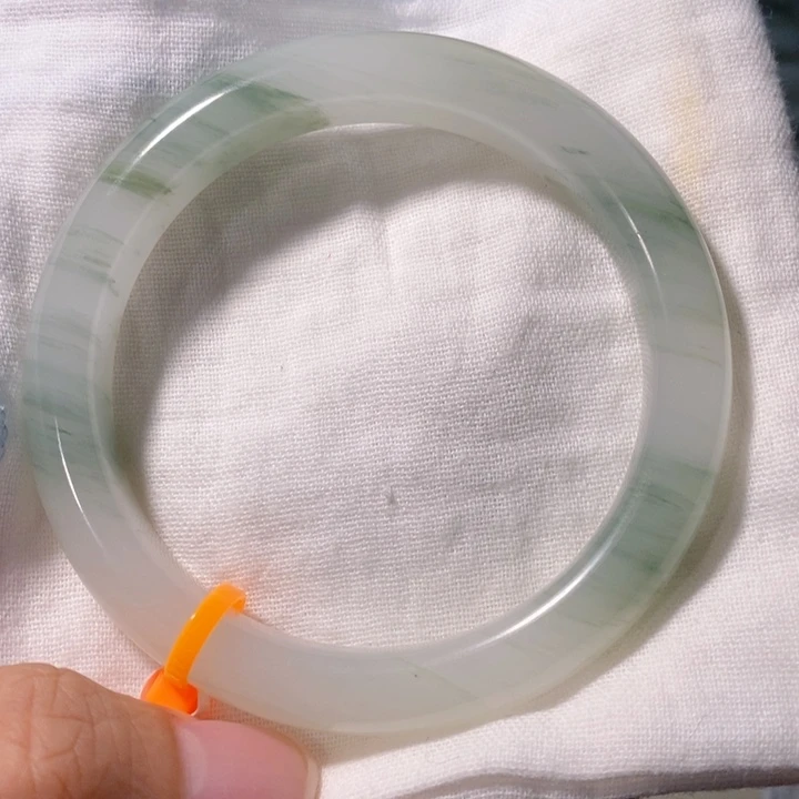 柠***萌石英岩玉手镯未镶嵌