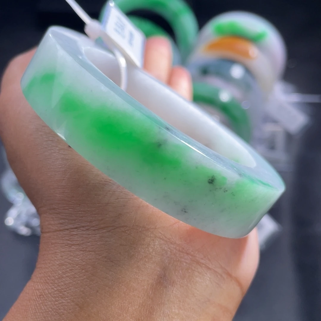 定制翡翠未镶嵌手镯