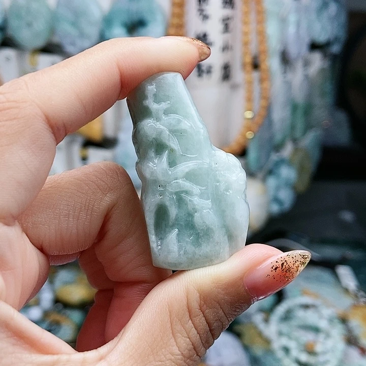 颈饰足铂镶嵌翡翠翡翠