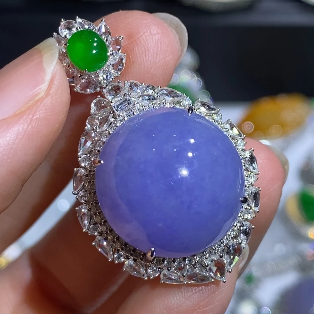 翡翠18K金镶嵌颈饰蛋面