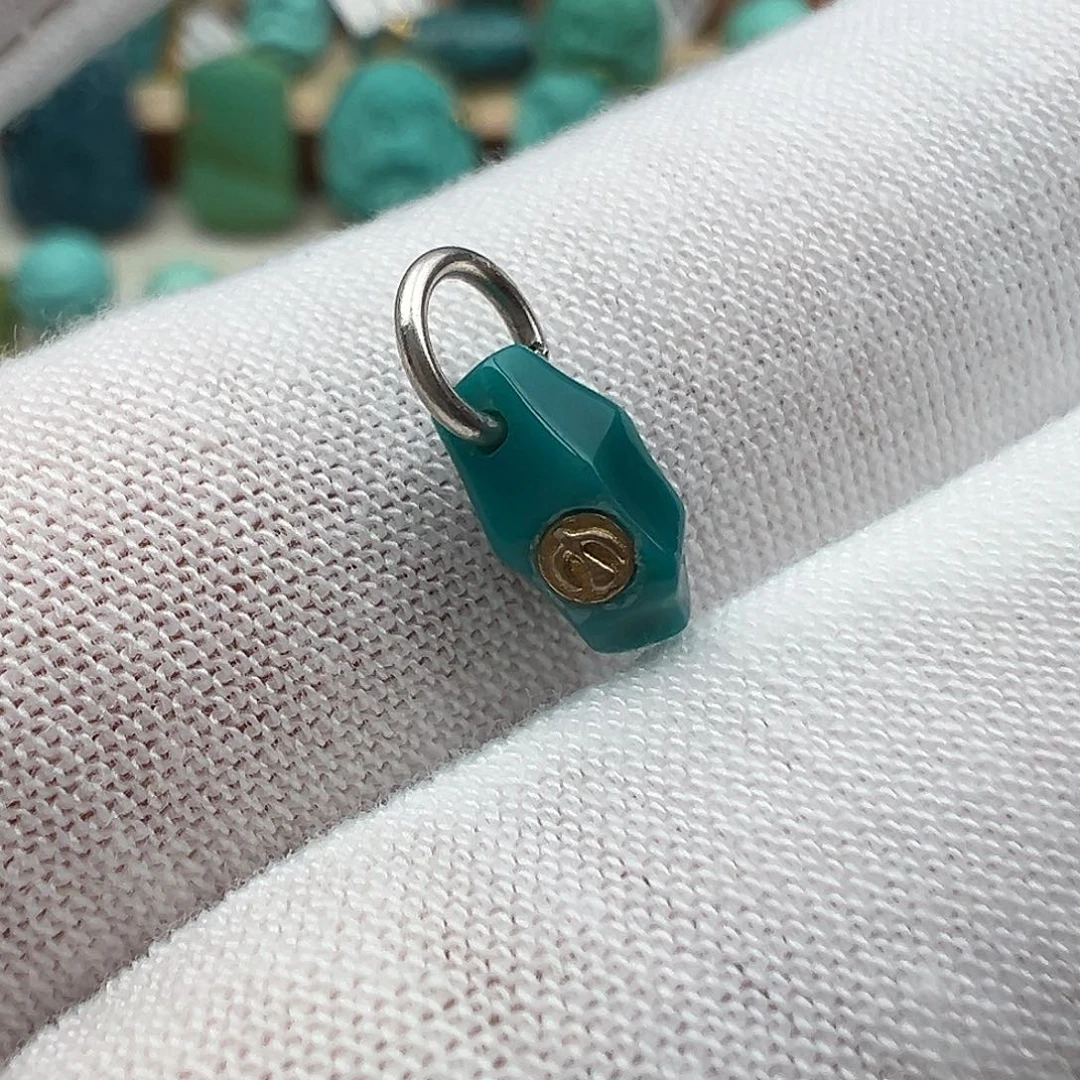 绿松石配饰未镶嵌