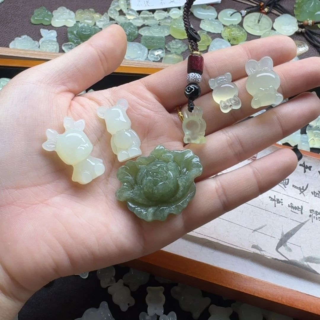 益***子蛇纹石玉未镶嵌颈饰
