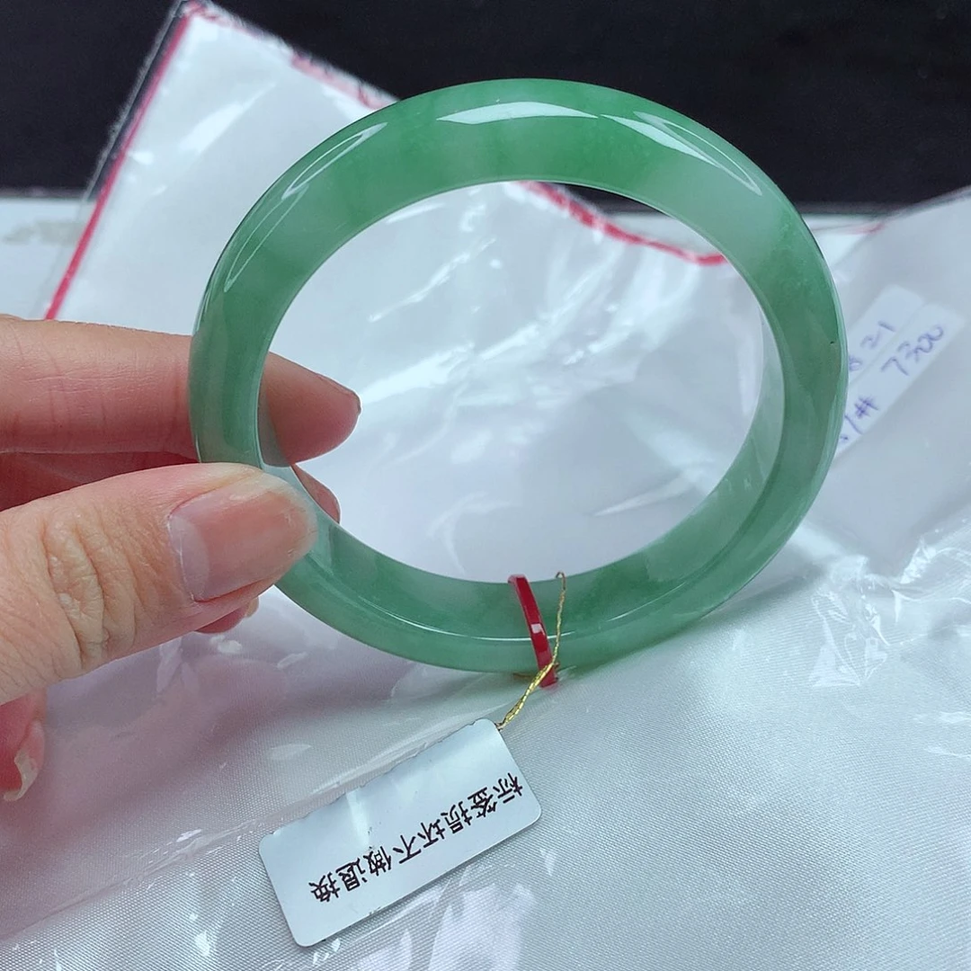 翡翠手镯未镶嵌59圈821