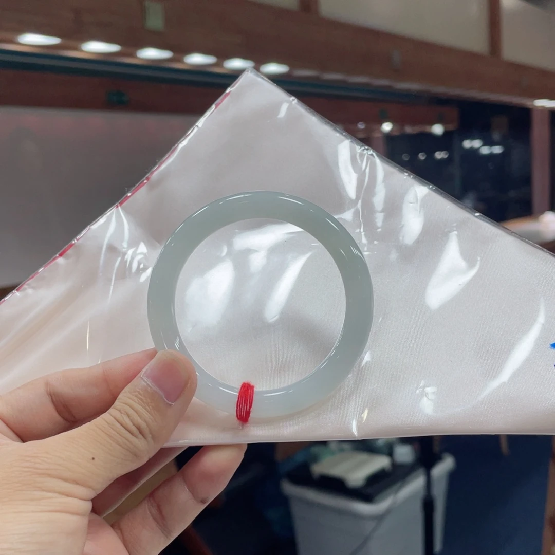 翡翠手镯未镶嵌我****呀默认有包容