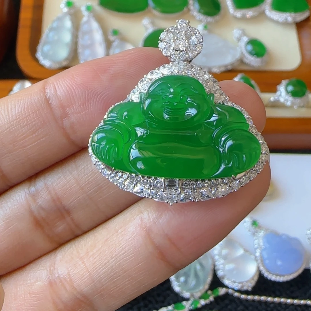 翡翠18K金镶嵌颈饰吊坠