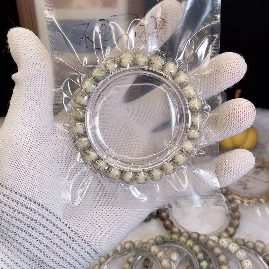 ****财手串星月菩提定向.  财的.  不退不换.