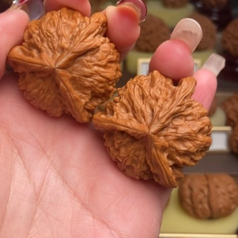 文玩核桃吊坠三棱