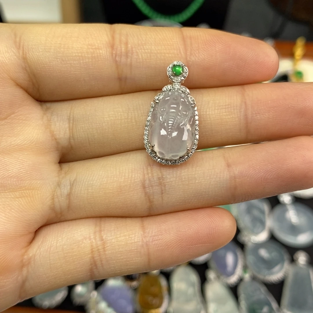 翡翠18K金镶嵌颈饰翡翠