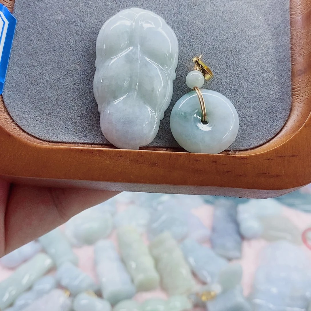 颈饰未镶嵌翡翠天然