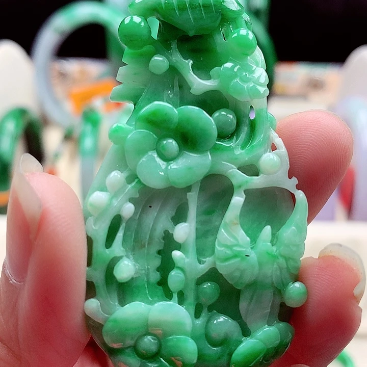 翡翠未镶嵌颈饰翡翠
