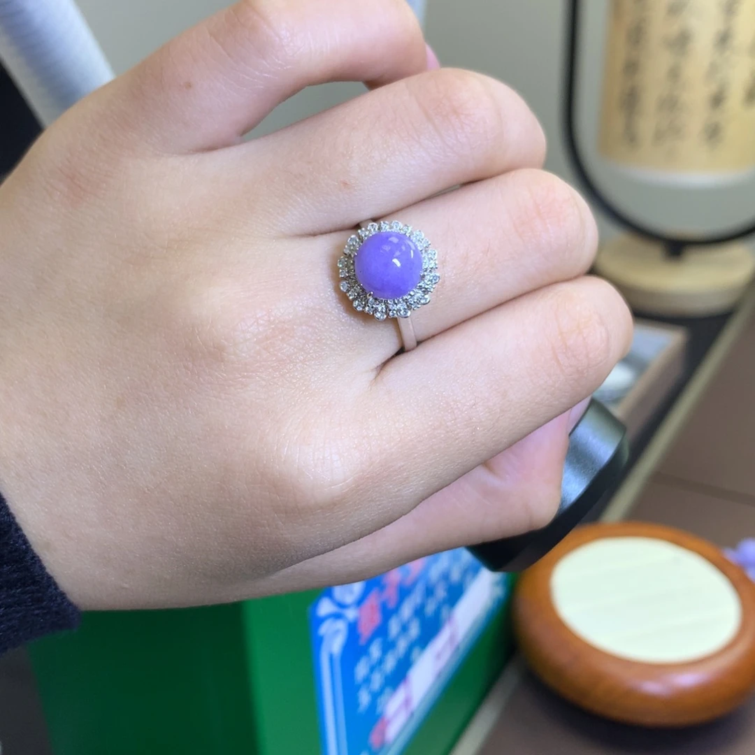 翡翠颈饰18K金镶嵌小*?翡翠