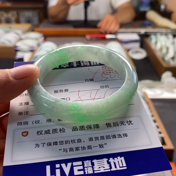 翡翠手镯未镶嵌翡翠手镯未镶嵌