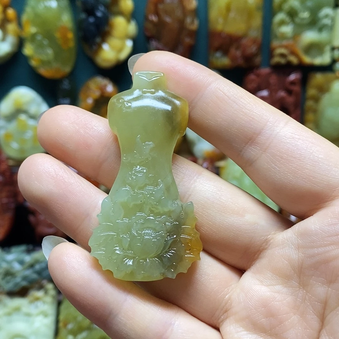 岫玉未镶嵌吊坠(赠链)