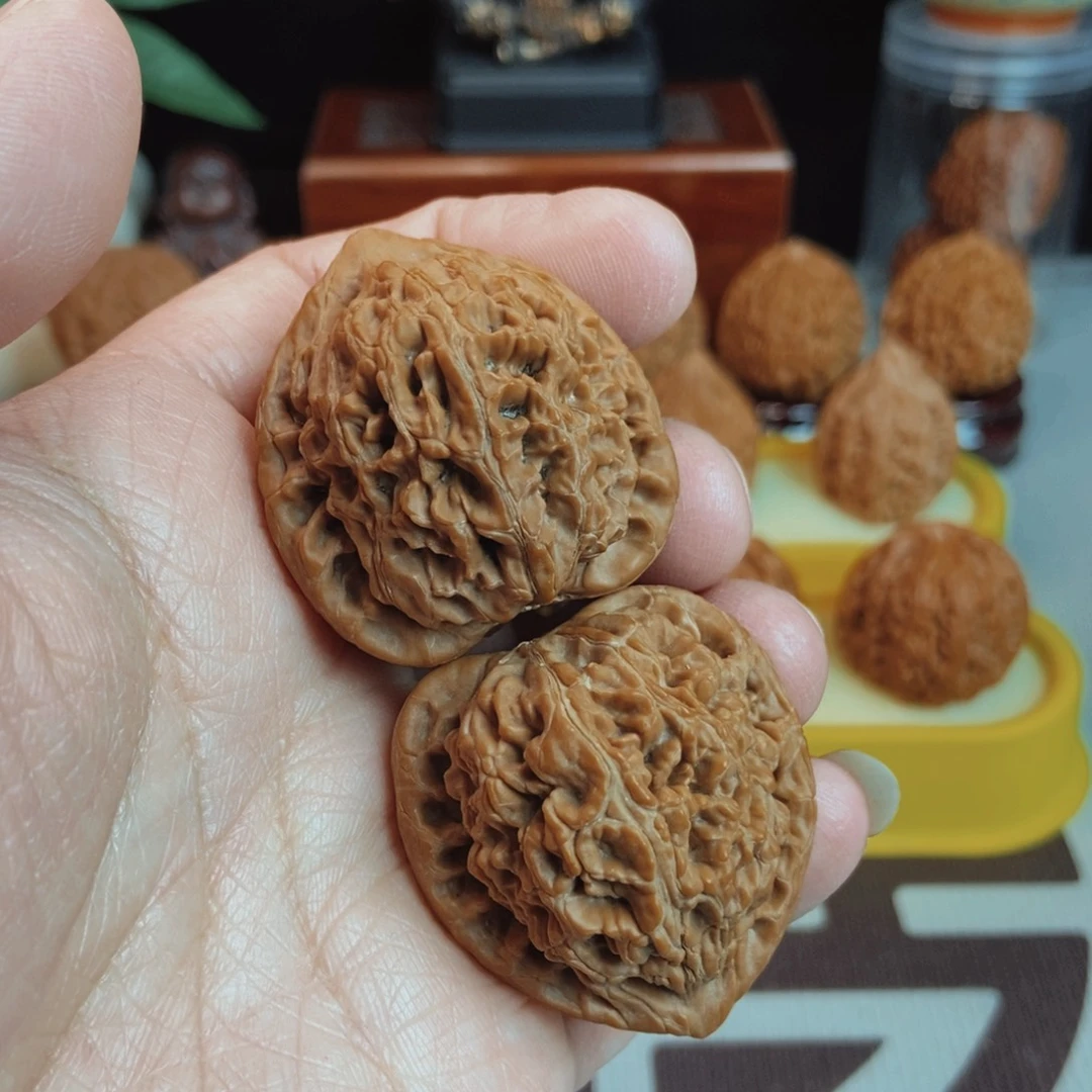 全品水龙纹核桃手把件！