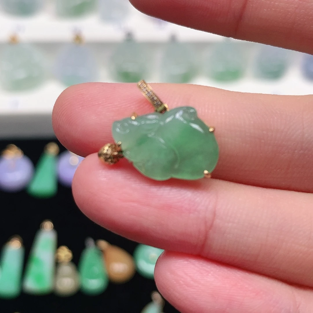 颈饰18K金镶嵌翡翠翡翠吊坠