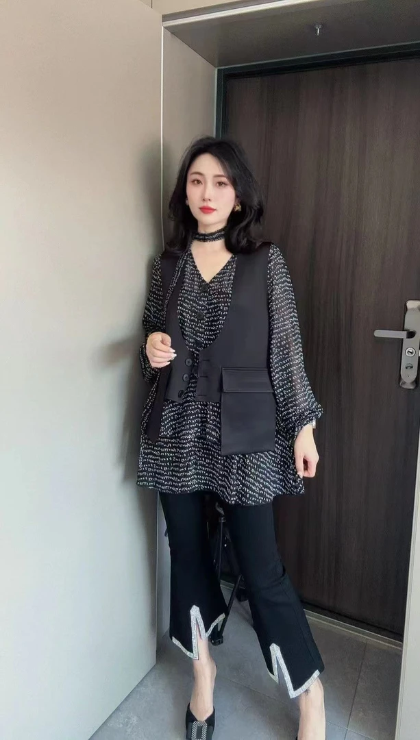 2025早秋款高级感气质宽松百搭法式复古设计感衬时尚小众上衣6522