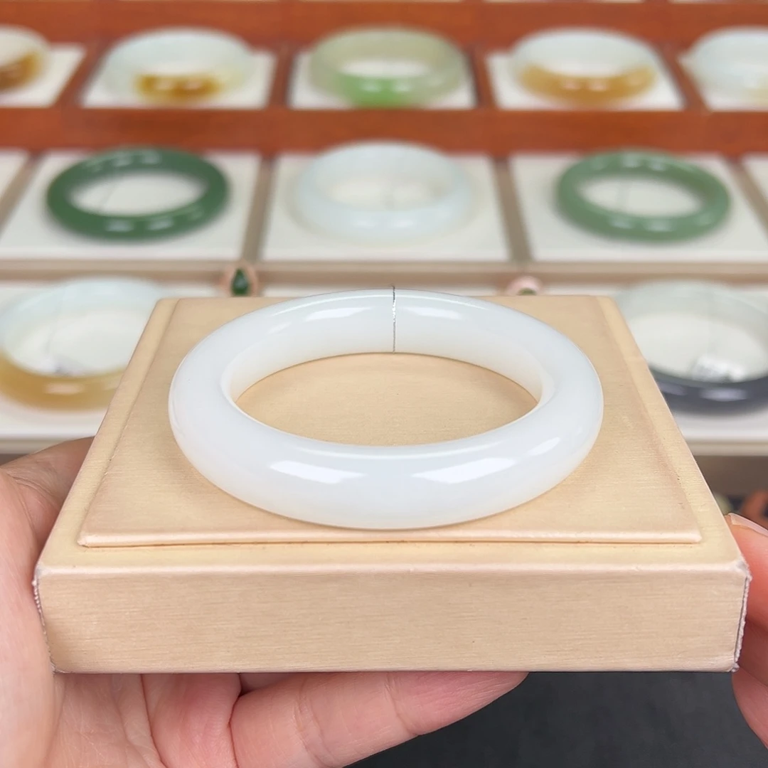 和田玉未镶嵌手镯白镯