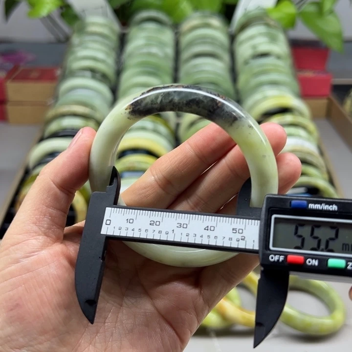 蛇纹石玉未镶嵌手镯81