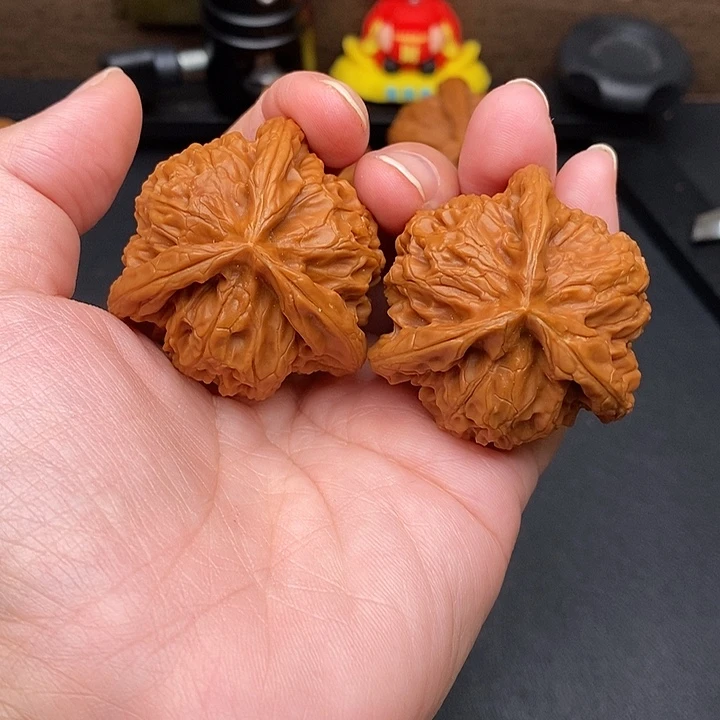农***飞文玩核桃把件宫灯