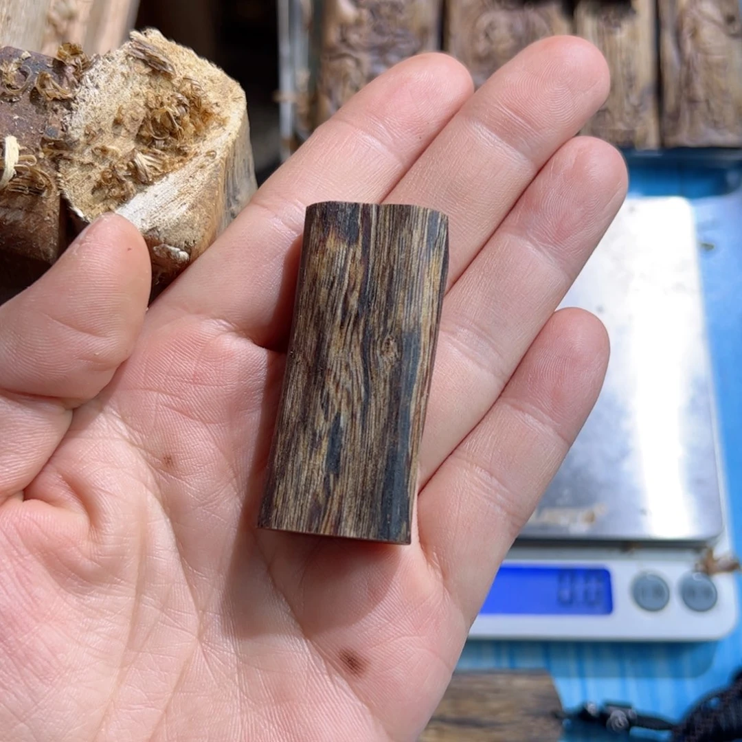 沉香吊坠白棋素牌10克