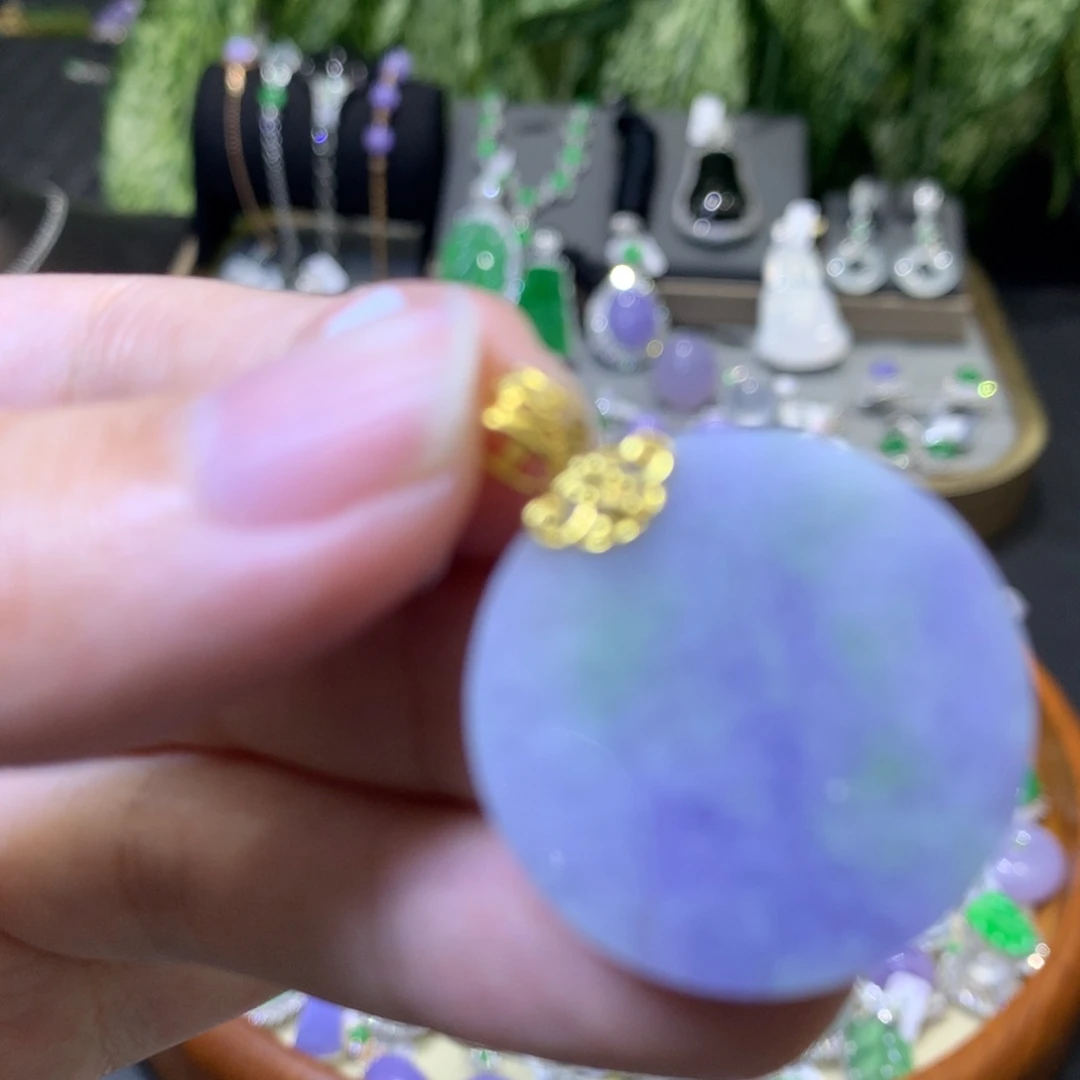 颈饰18K金镶嵌翡翠