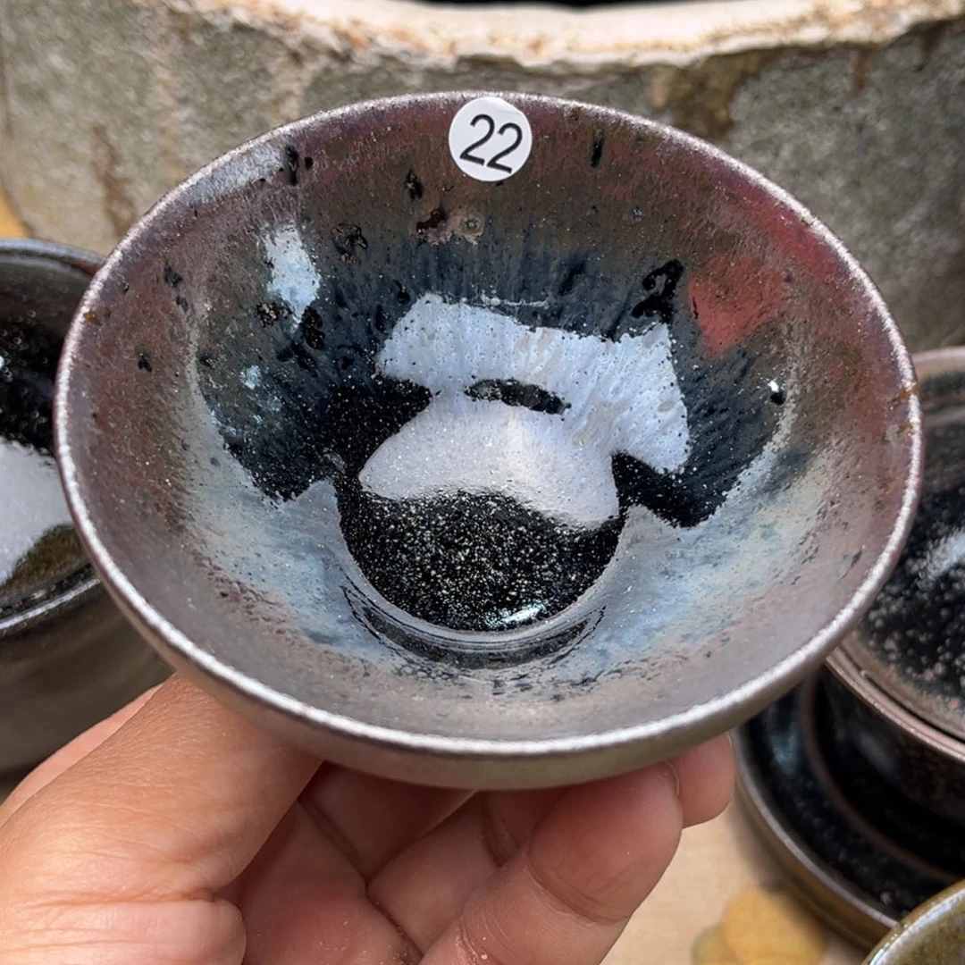 茶盏义兴龙窑坚持真柴烧落灰烧