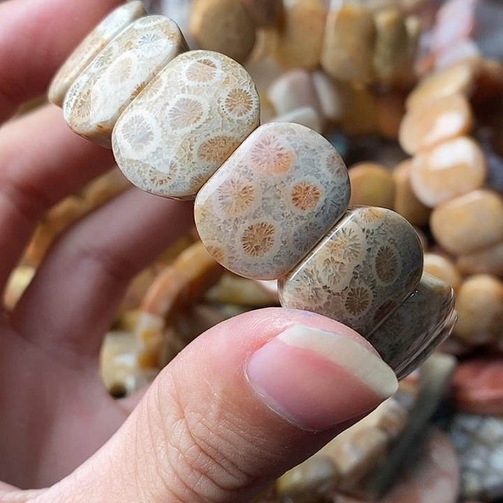 香***.硅化玉未镶嵌吊坠