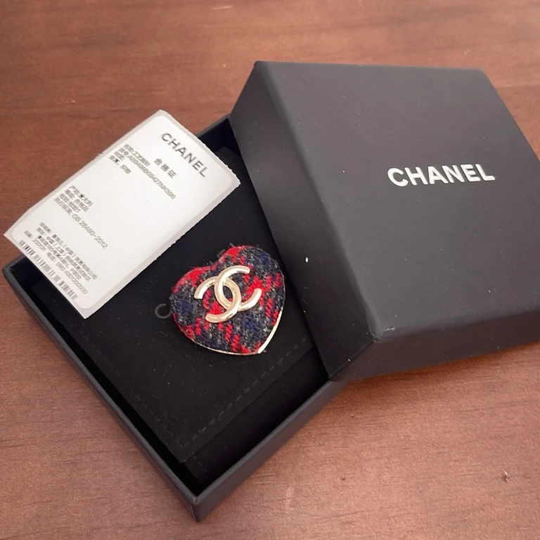 95新 Chanel/香奈儿 爱心黑红格纹毛呢胸针/6545