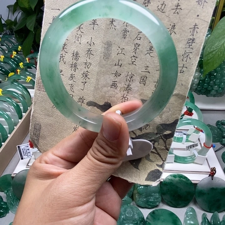 未镶嵌手镯石英质玉