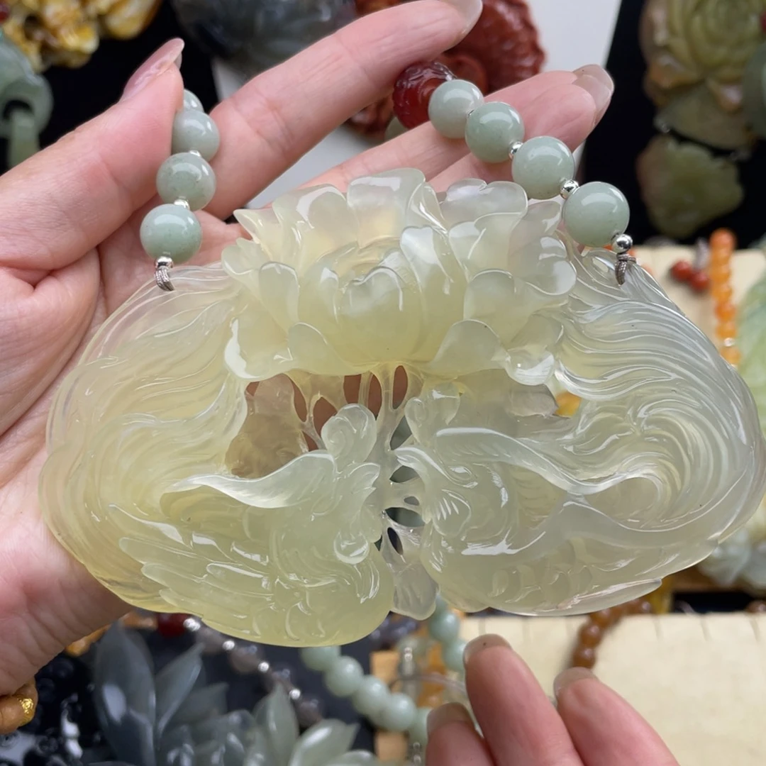 蛇纹石玉未镶嵌颈饰