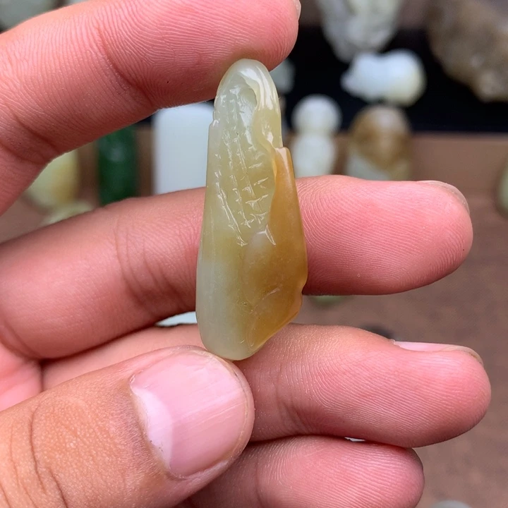 和田玉（糖玉）未镶嵌颈饰