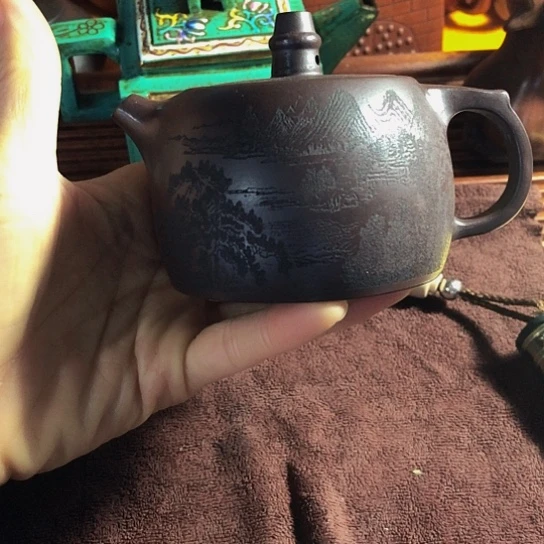 紫砂茶壶原矿泥料手工制作的紫砂壶。