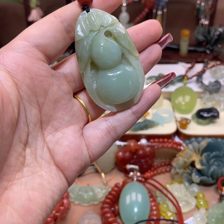 蛇纹石玉颈饰未镶嵌