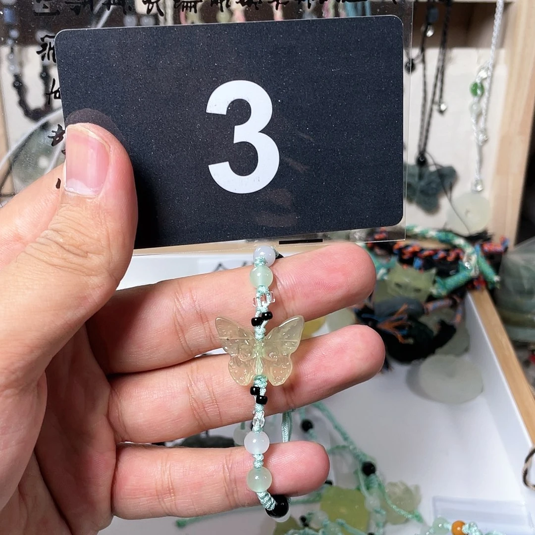 蛇纹石玉颈饰合金