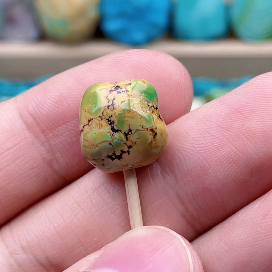 绿松石未镶嵌珠宝奇石13x14mm