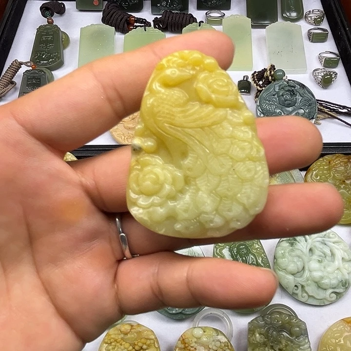 岫玉未镶嵌吊坠(赠链)