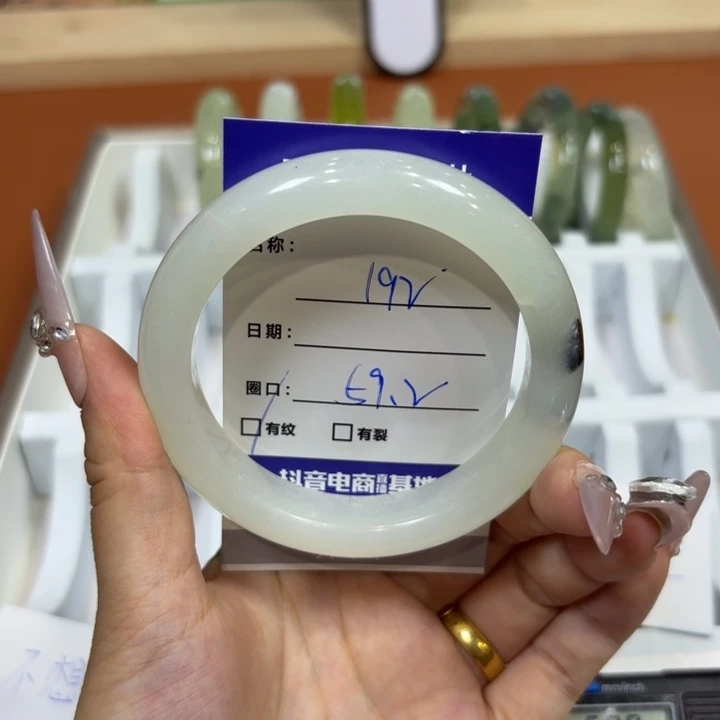未镶嵌岫玉手镯天然