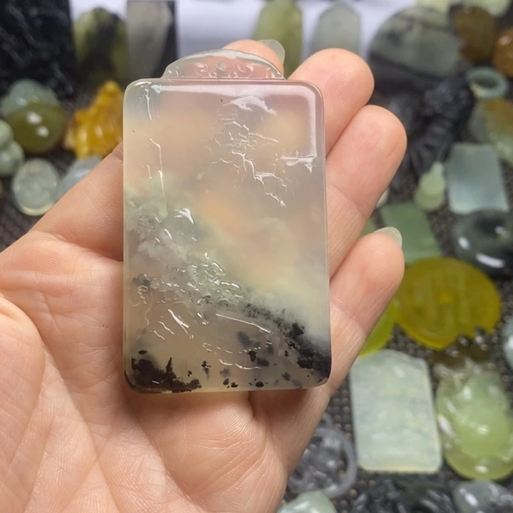 合金蛇纹石玉颈饰也****见