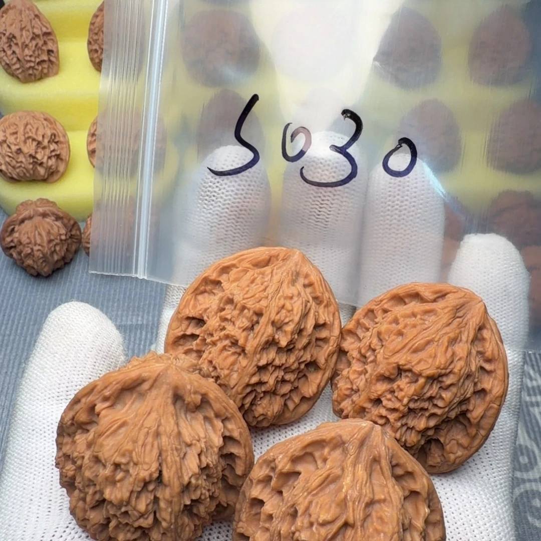 小***叔文玩核桃吊坠南疆石全品39两对