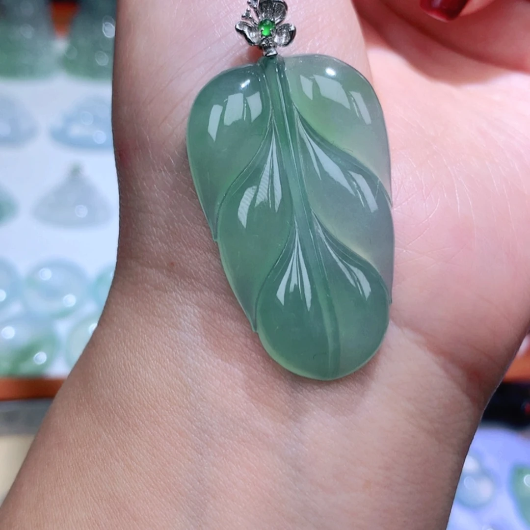 【闪购商品】翡翠颈饰18K金镶嵌叶子