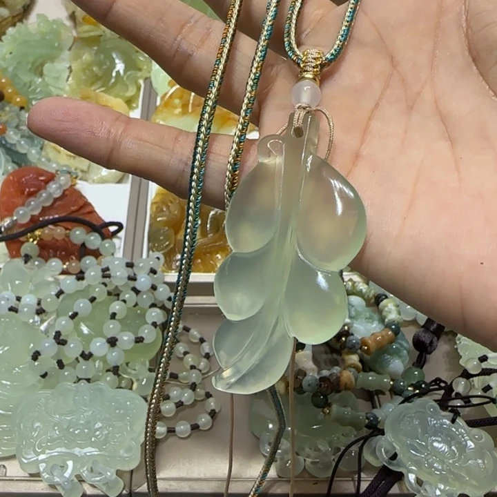 蛇纹石玉吊坠未镶嵌